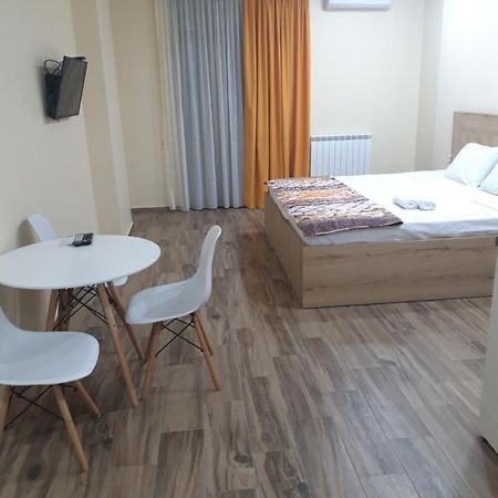 Central Park Apartment Батуми Екстериор снимка