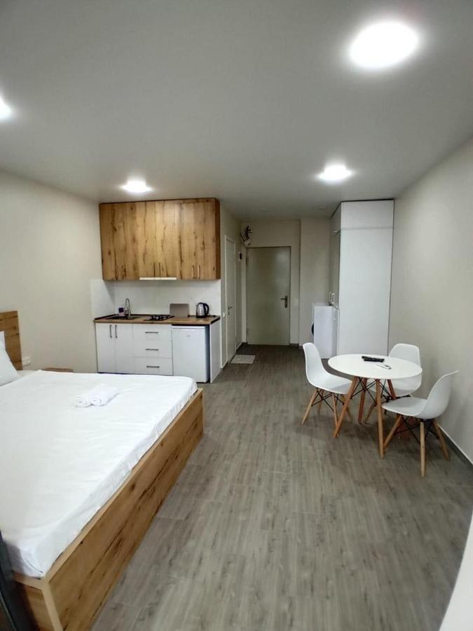 Central Park Apartment Батуми Екстериор снимка