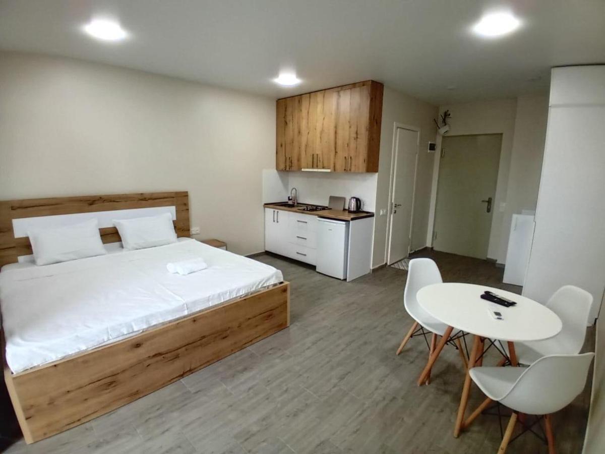 Central Park Apartment Батуми Екстериор снимка