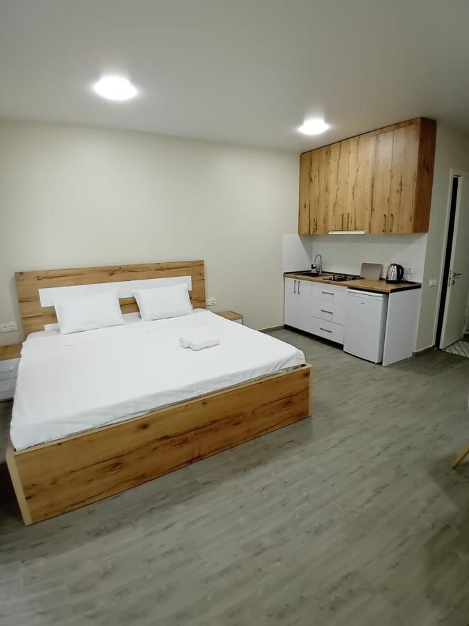 Central Park Apartment Батуми Екстериор снимка
