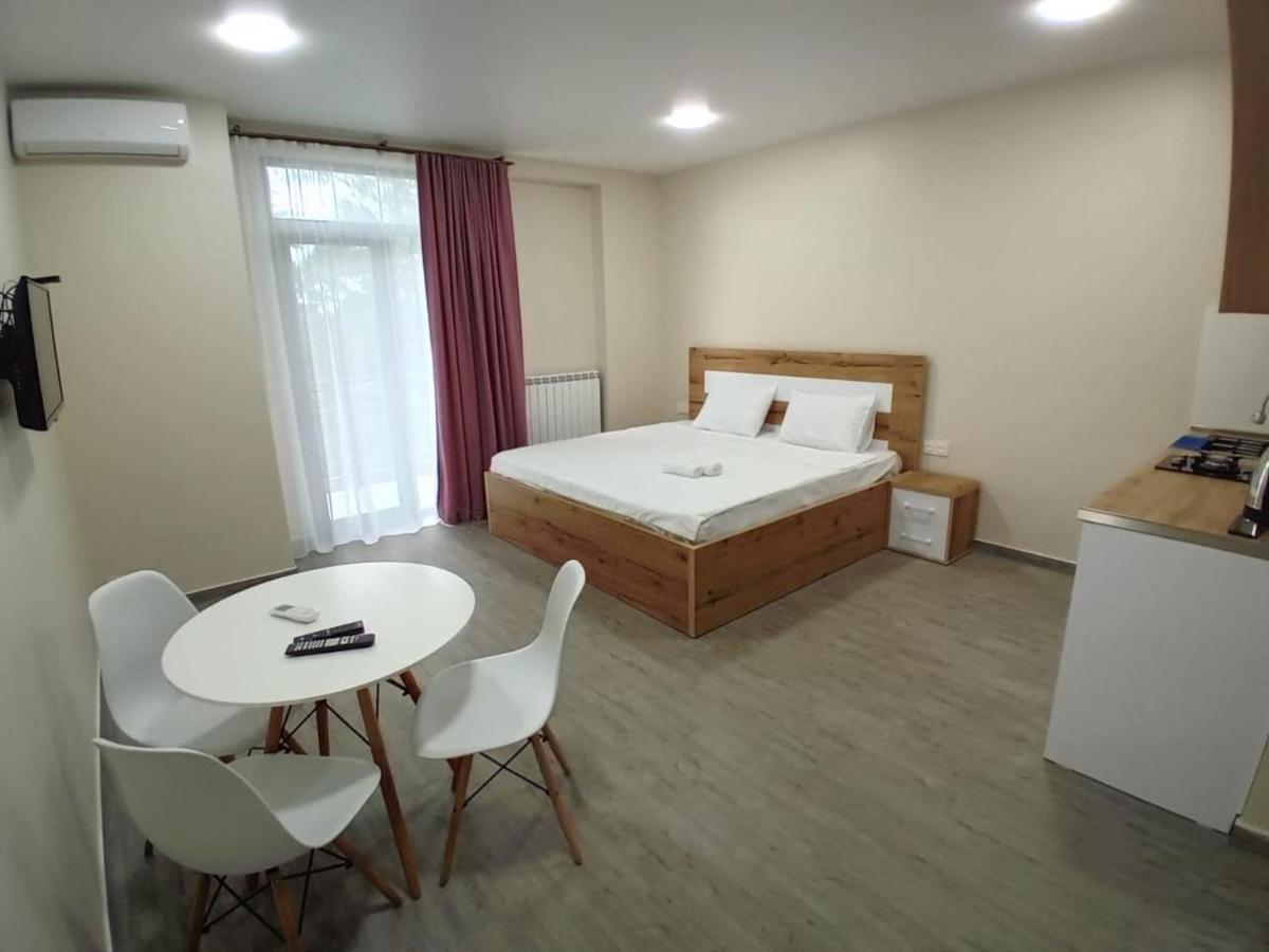 Central Park Apartment Батуми Екстериор снимка
