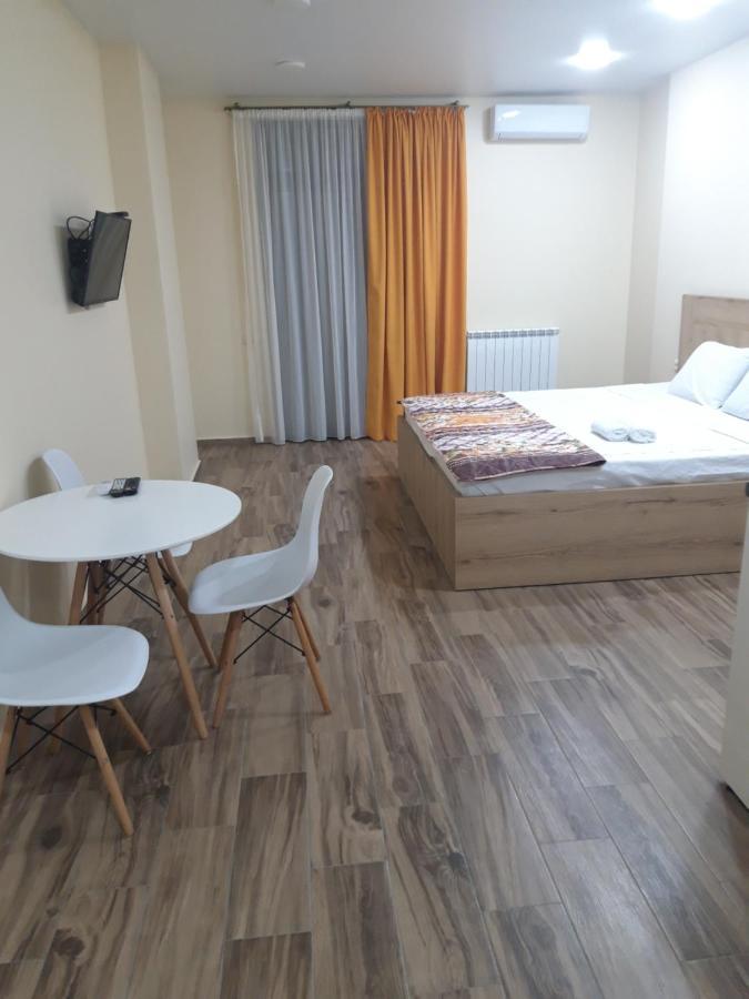 Central Park Apartment Батуми Екстериор снимка